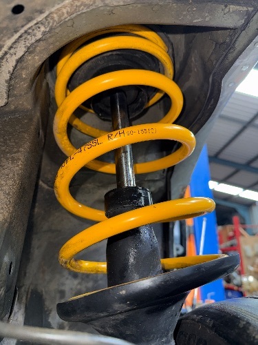 Holden Commodore VT VX VY Series 1 Front Struts Springs Pair SSL